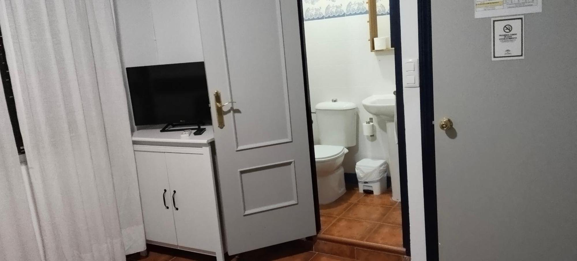 Hostal Puerto De Santa Maria เอลปูแอร์โต เด ซานตามาริอา ภายนอก รูปภาพ