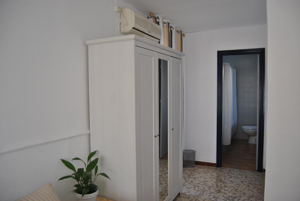 Hostal Puerto De Santa Maria เอลปูแอร์โต เด ซานตามาริอา ภายนอก รูปภาพ