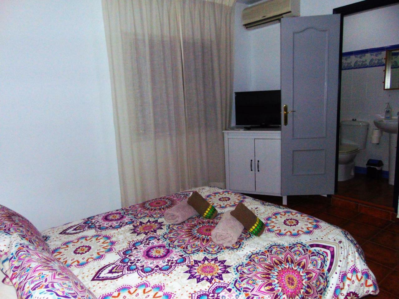 Hostal Puerto De Santa Maria เอลปูแอร์โต เด ซานตามาริอา ภายนอก รูปภาพ